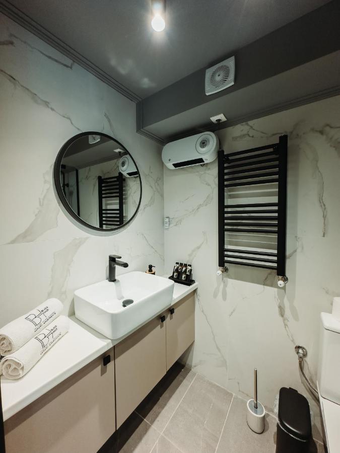 Blackhaus Family And Friends Deluxe Apartment سالونيك المظهر الخارجي الصورة